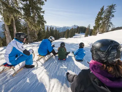 Rodeln mit der ganzen Familie auf der Unternbergbahn in Ruhpolding